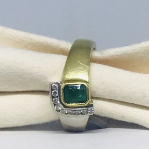 anello oro giallo con smeraldo e diamanti gioielli torino