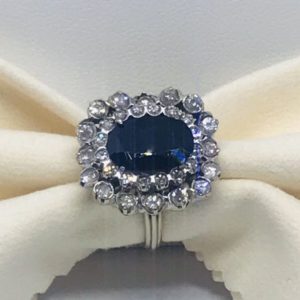 anello in oro con diamanti bianchi e blu gioielli torino