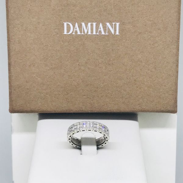 Anello Damiani modello riviera con diamanti