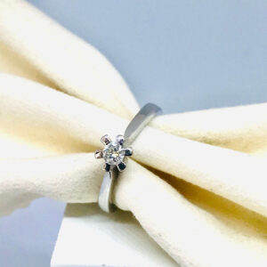 anello in oro bianco con diamante gioielli torino offerte d'oro