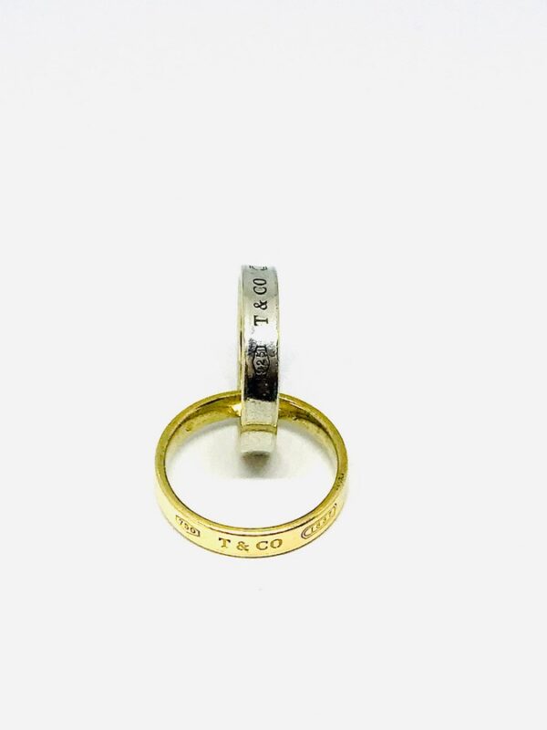 anello in oro giallo e bianco Tiffany & Co. 18 carati modello intrecciato. Offerte d'oro Gioielli Torino.