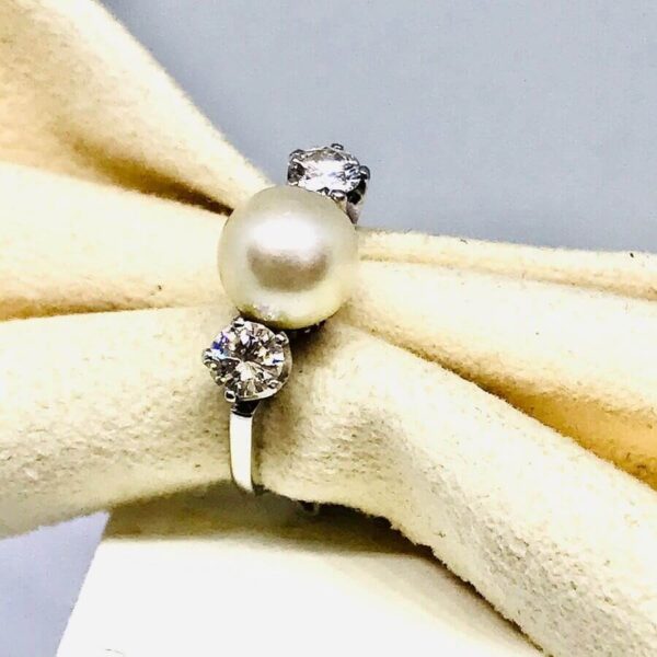 Anello in oro bianco 18 carati con diamanti e perla. Offerte d'oro gioielli torino