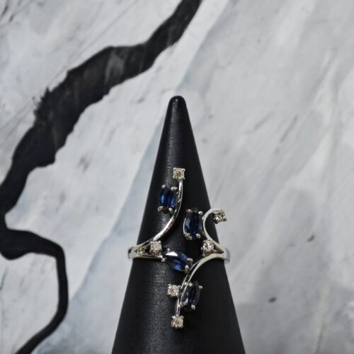 ANELLO ORO CON ZAFFIRI E DIA HH RIF.RA13111-105 (P)